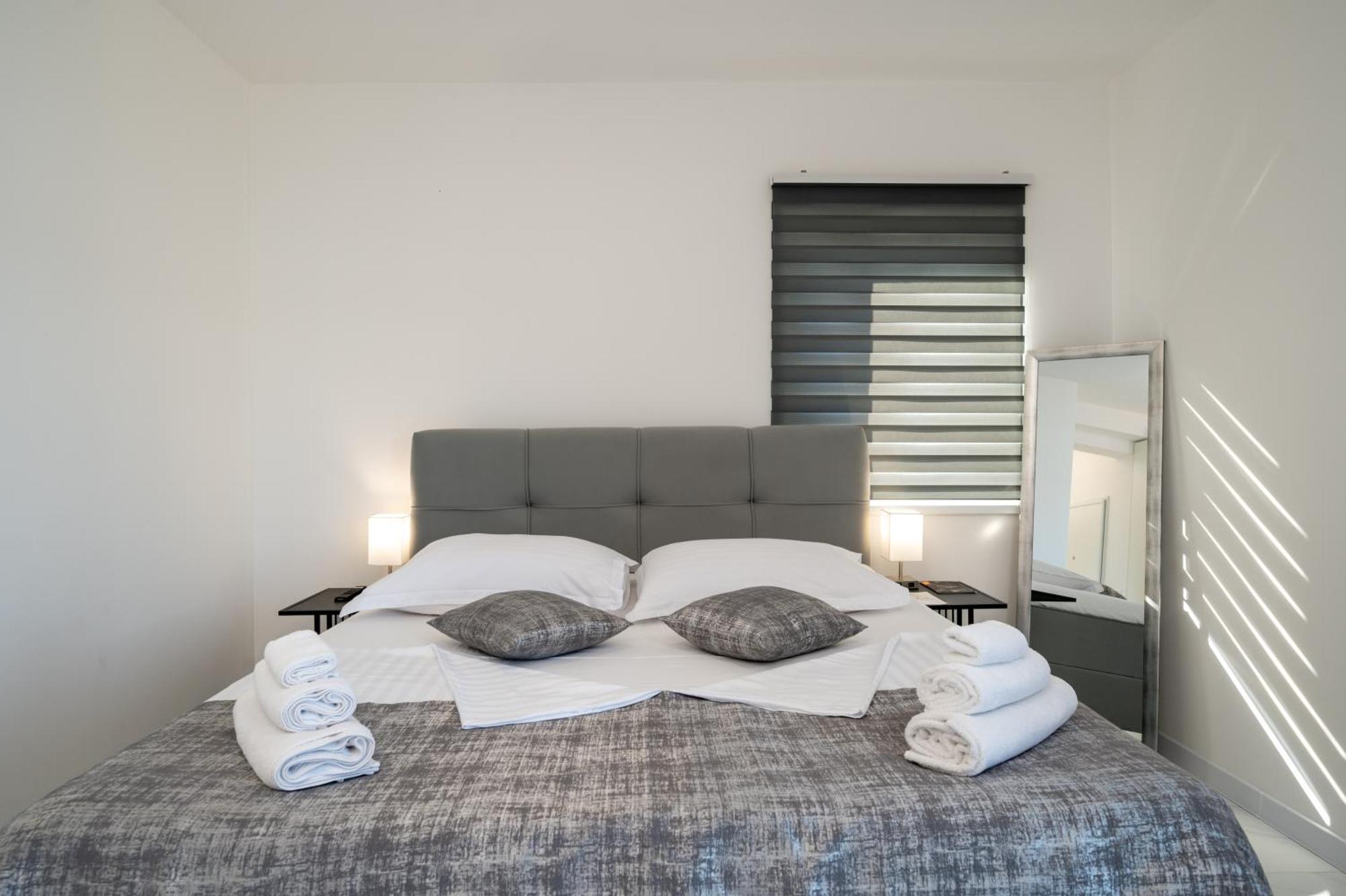 Apartments Filipo Trogir Eksteriør billede